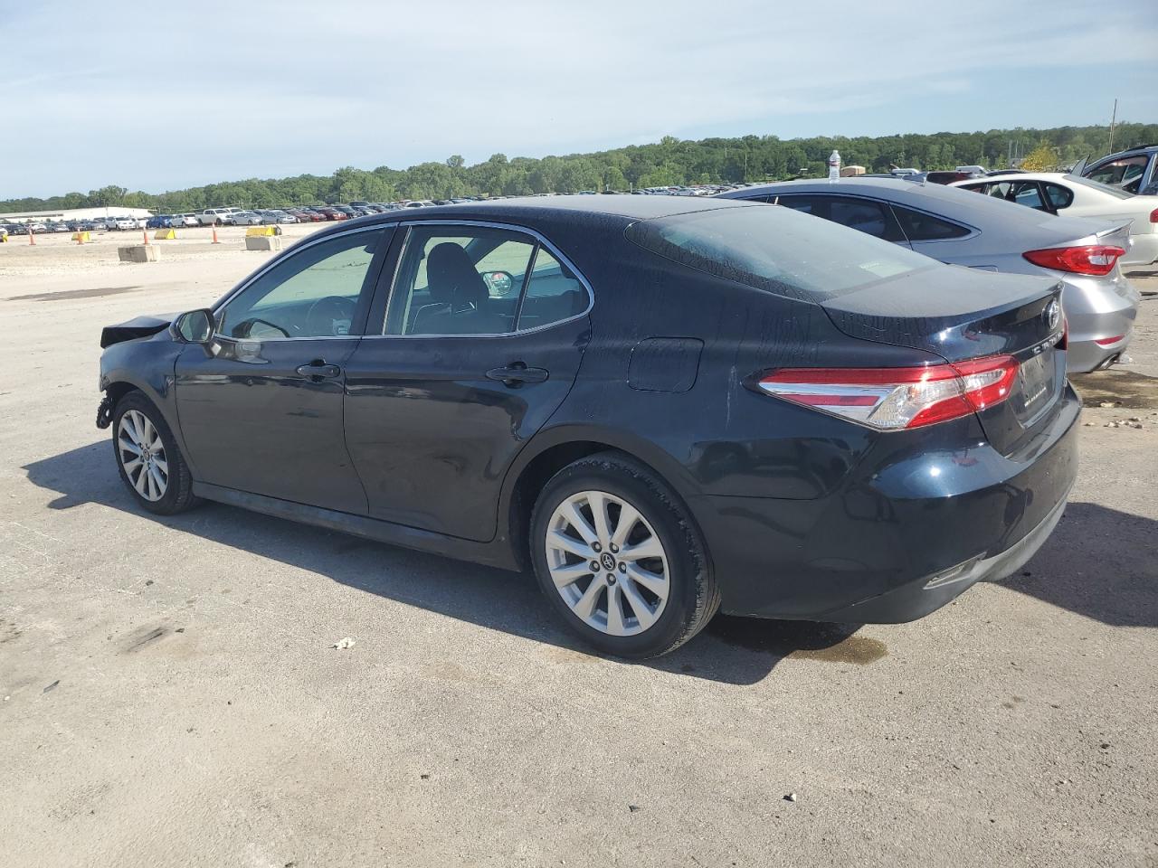 2018 Toyota Camry L vin: 4T1B11HK7JU626023