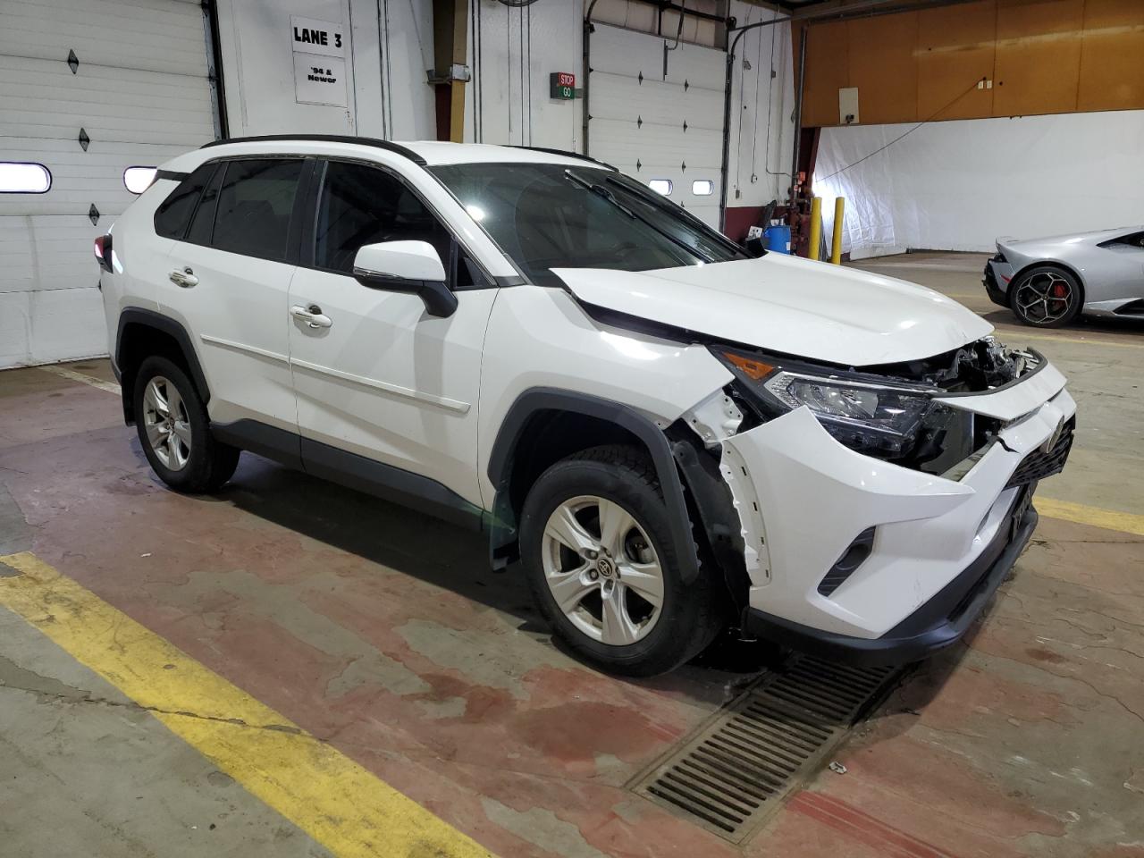 2T3P1RFV7MC242256 2021 Toyota Rav4 Xle