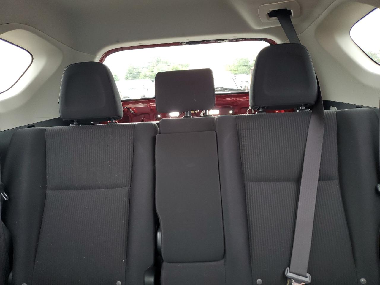 JTMBFREV3HJ111597 2017 Toyota Rav4 Le