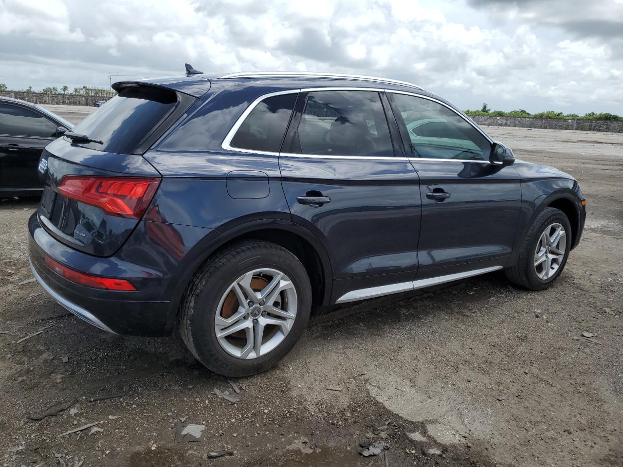 WA1ANAFY8K2042555 2019 Audi Q5 Premium