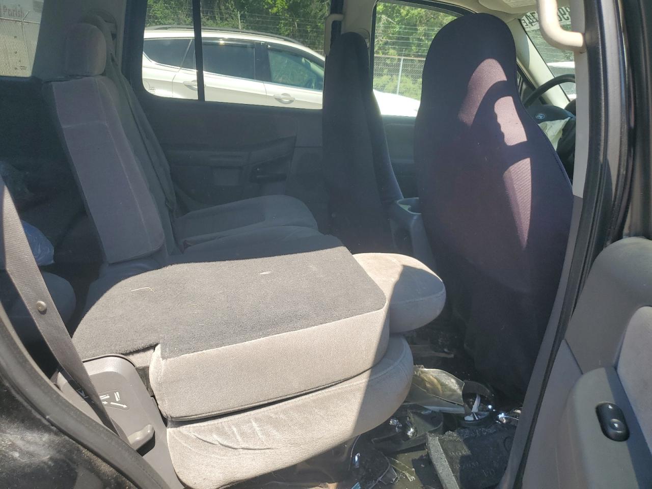 1FMZU73K85UC00024 2005 Ford Explorer Xlt