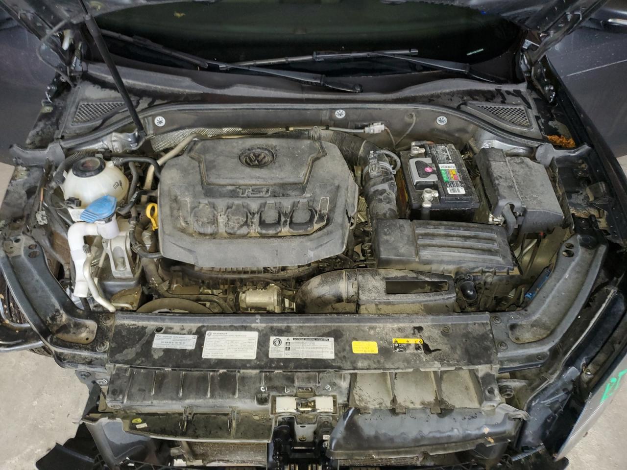 1VWBA7A30JC040230 2018 Volkswagen Passat Se