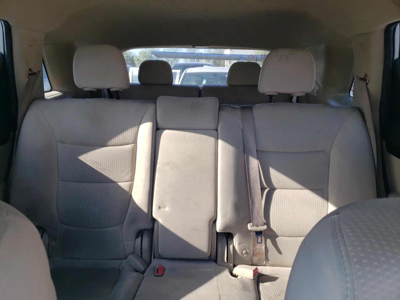 5XYKT4A18CG223559 2012 Kia Sorento Base