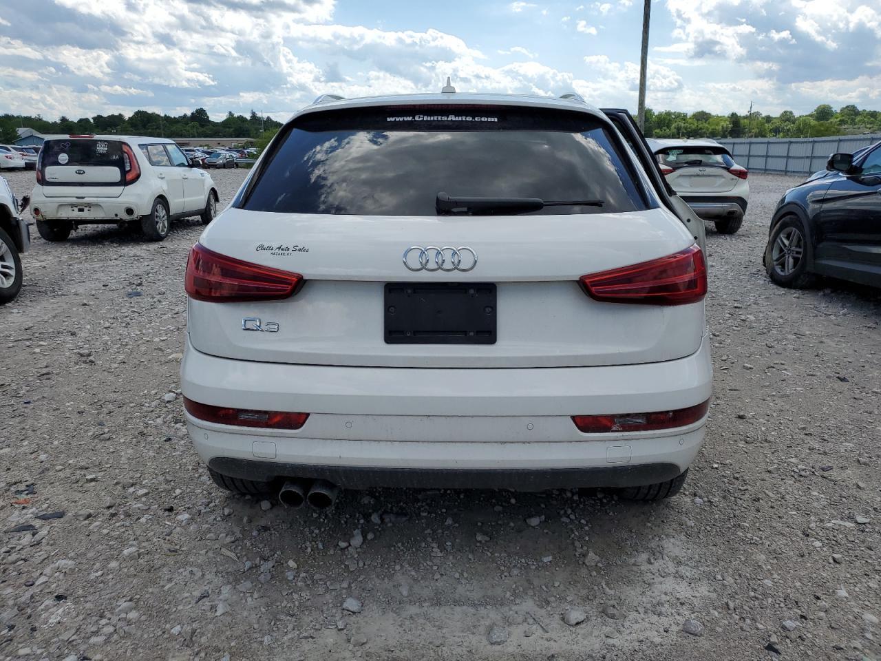 WA1BCCFS9HR015768 2017 Audi Q3 Premium