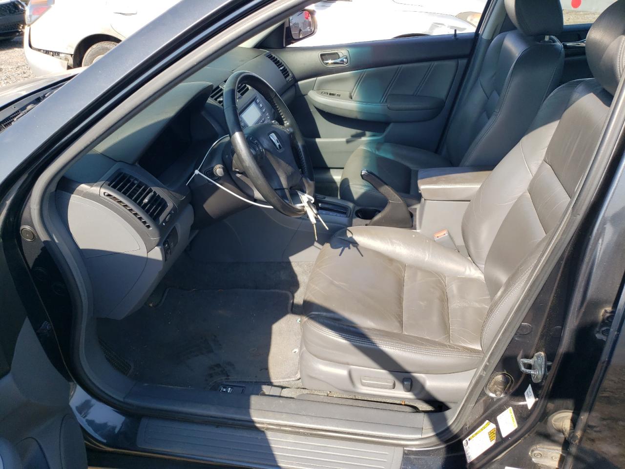 1HGCM665X4A083199 2004 Honda Accord Ex