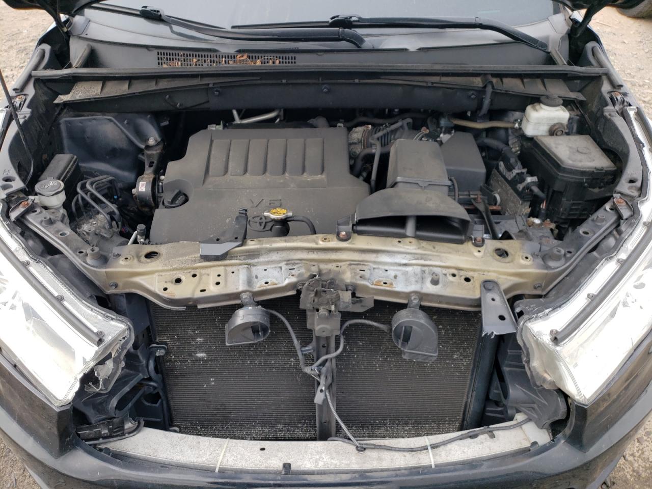 5TDBKRFH9ES055152 2014 Toyota Highlander Le