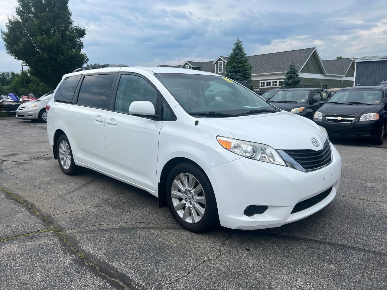 2013 Toyota Sienna Le vin: 5TDJK3DC6DS059321