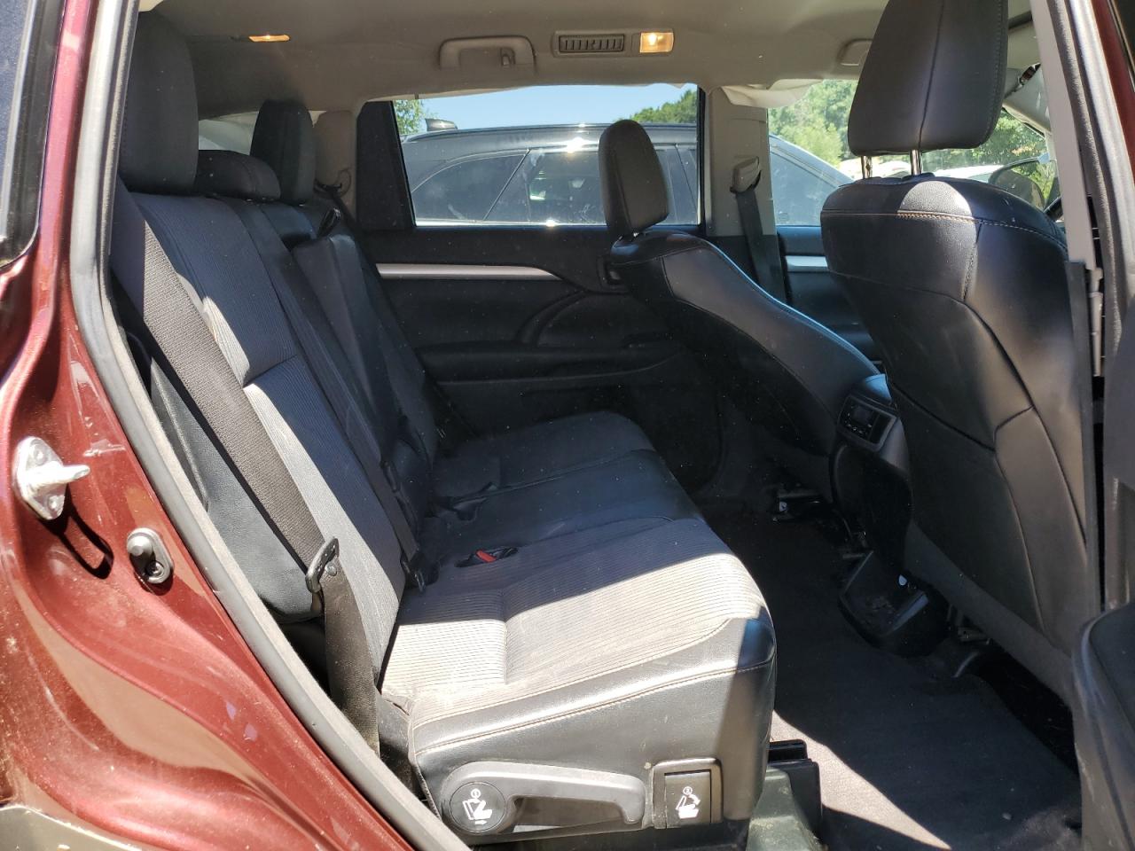 5TDBKRFH9FS157519 2015 Toyota Highlander Le