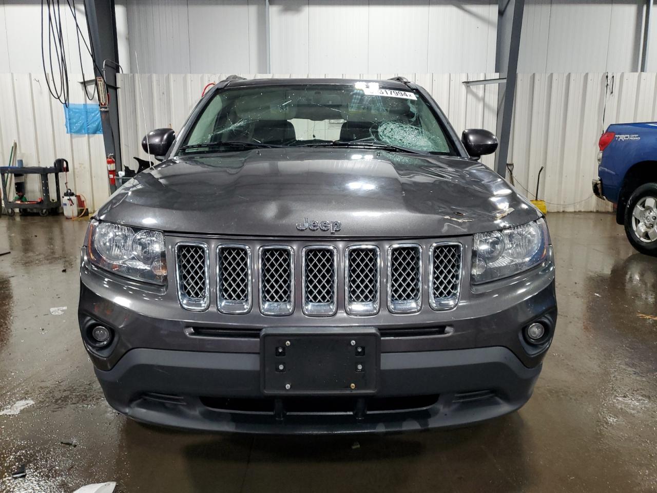 2015 Jeep Compass Latitude vin: 1C4NJDEB8FD417114