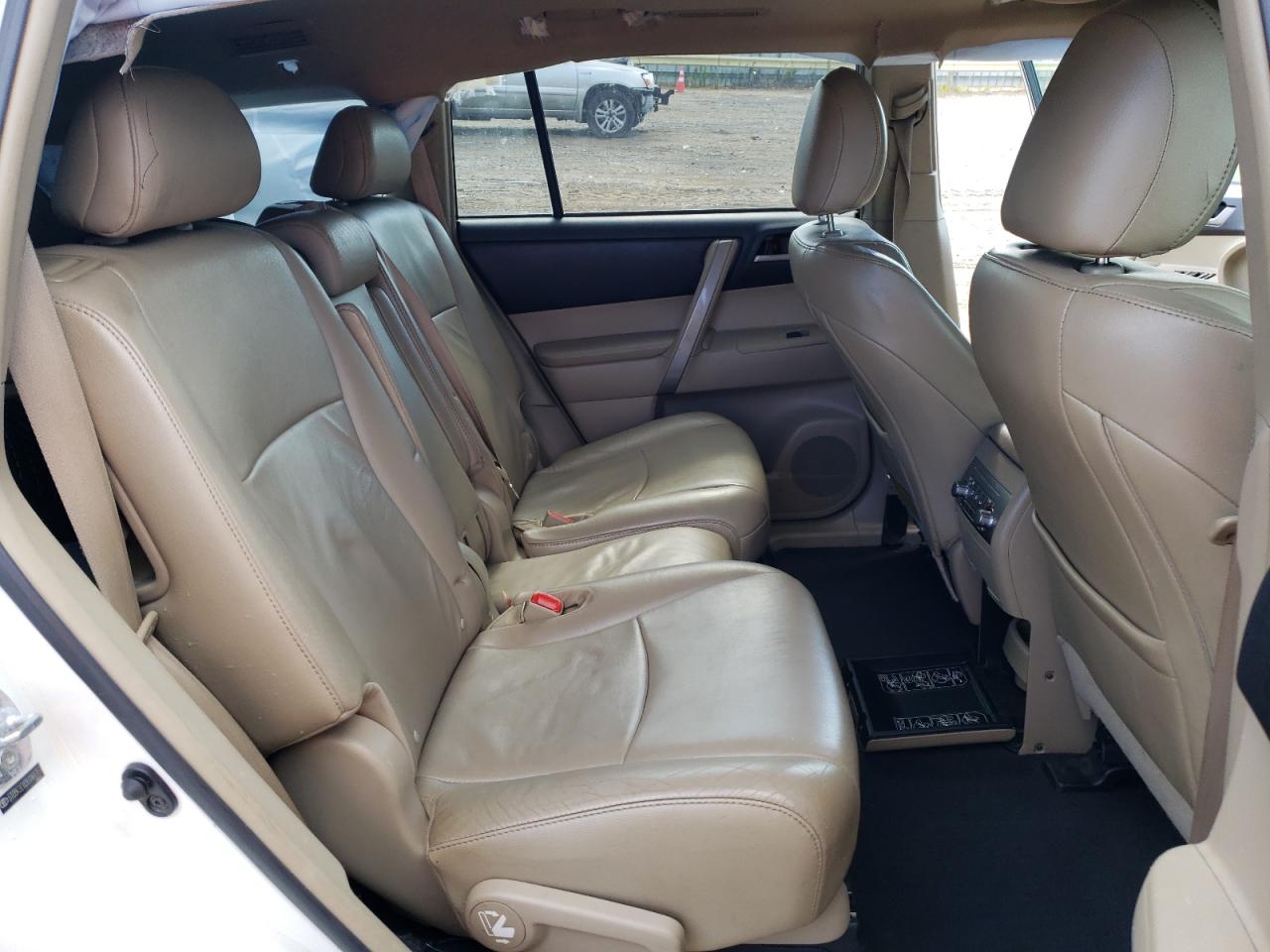 5TDBK3EH2BS066357 2011 Toyota Highlander Base