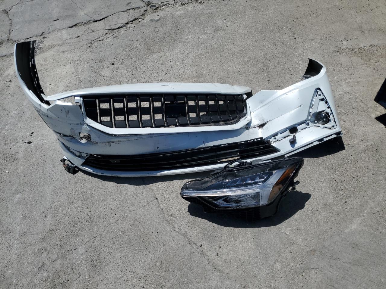 YSMEG3KA1PL143688 2023 Polestar 2