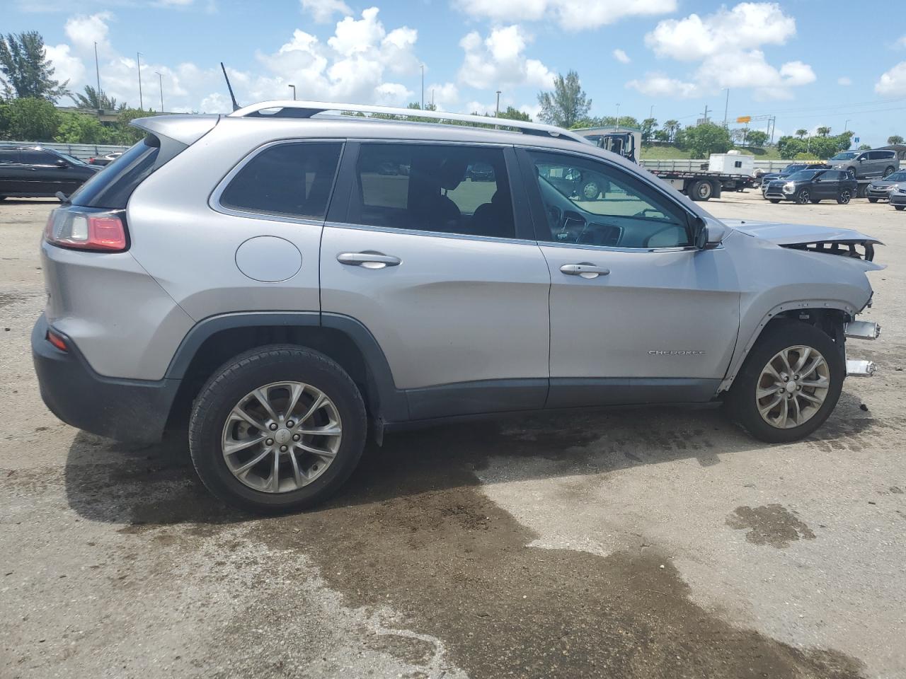 1C4PJLLB8KD316204 2019 Jeep Cherokee Latitude Plus