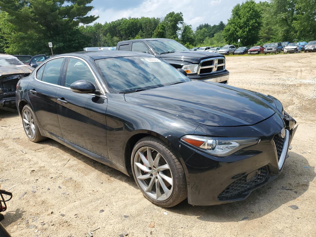 2018 Alfa Romeo Giulia Q4 vin: ZARFAEDNXJ7597585