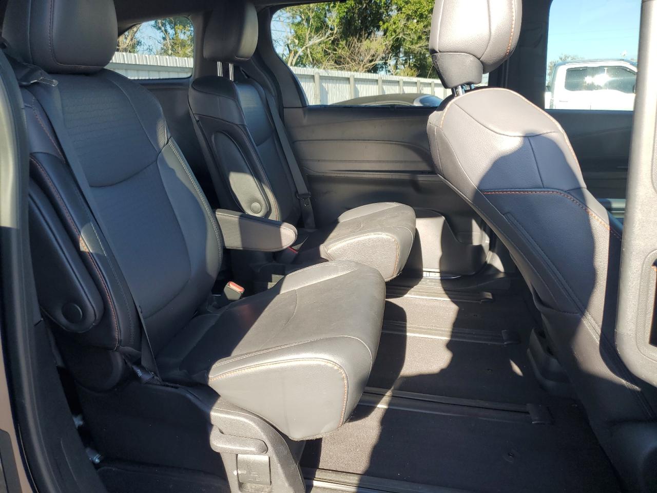 5TDXRKEC8NS083491 2022 Toyota Sienna Xse