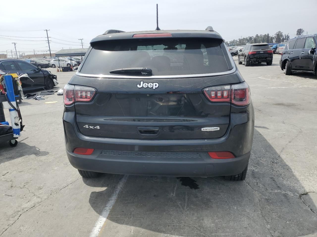 3C4NJDBB4JT156426 2018 Jeep Compass Latitude