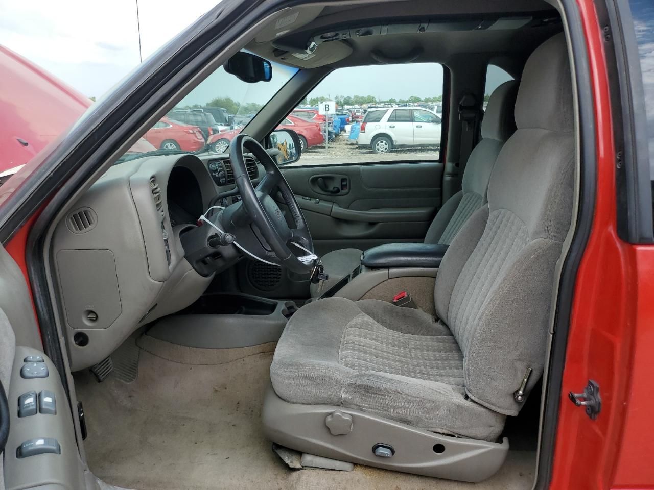 1GNCT18W9YK102147 2000 Chevrolet Blazer