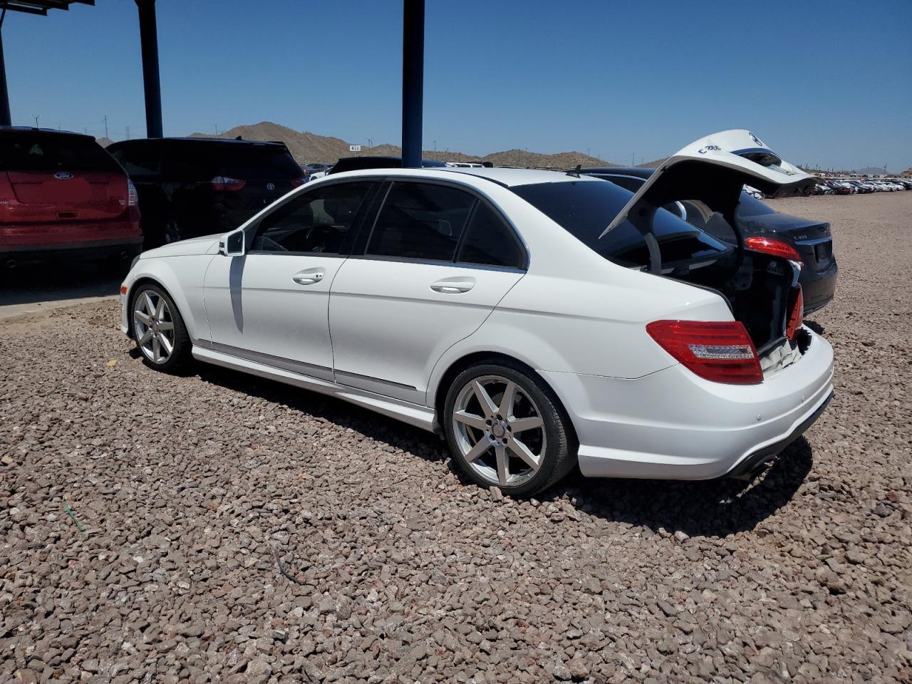 2014 Mercedes-Benz C 250 vin: WDDGF4HB7EA957677