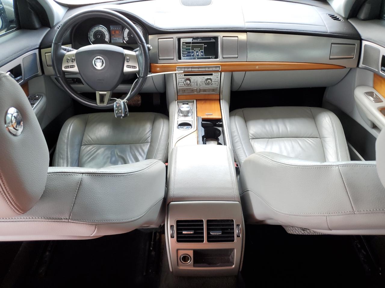 SAJWA0FA4AHR66217 2010 Jaguar Xf Luxury