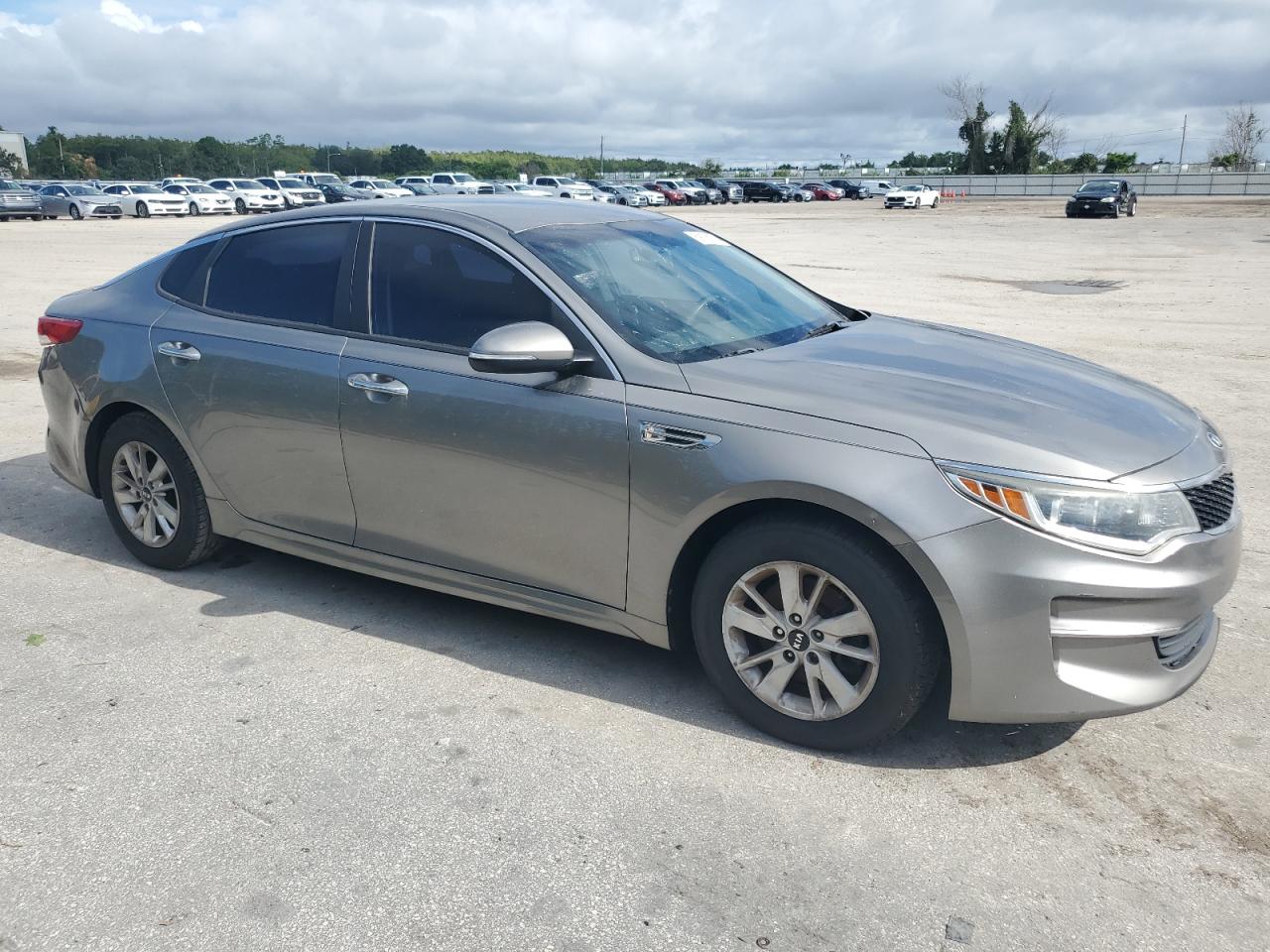 2017 Kia Optima Lx vin: 5XXGT4L34HG166955