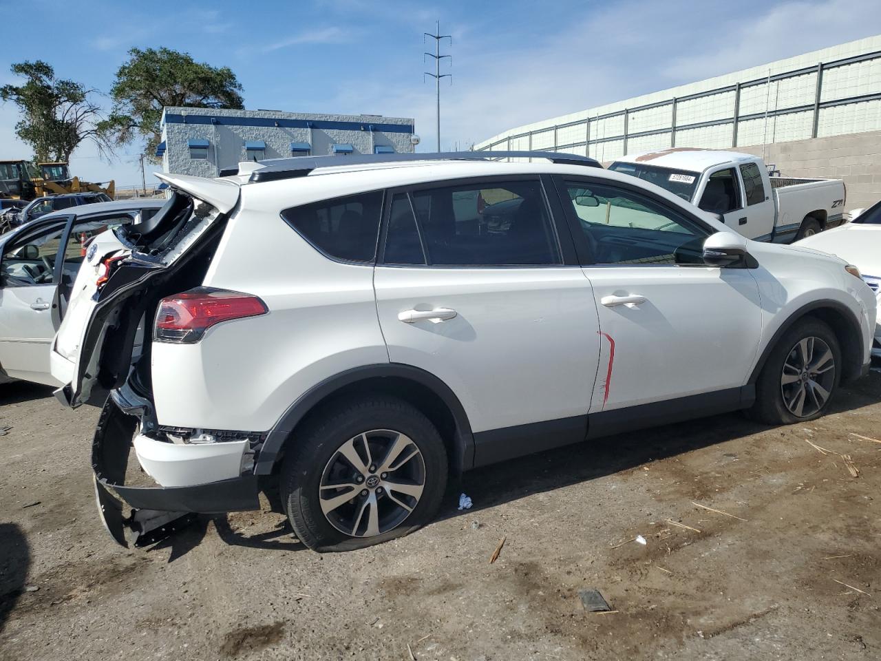 JTMRFREV1HJ713154 2017 Toyota Rav4 Xle