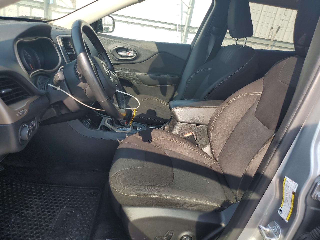 1C4PJLCB7GW273213 2016 Jeep Cherokee Latitude