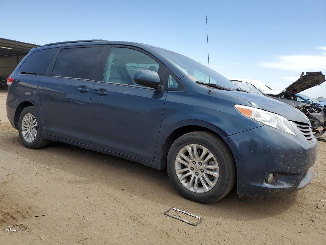 5TDYK3DC9BS166438 2011 Toyota Sienna Xle