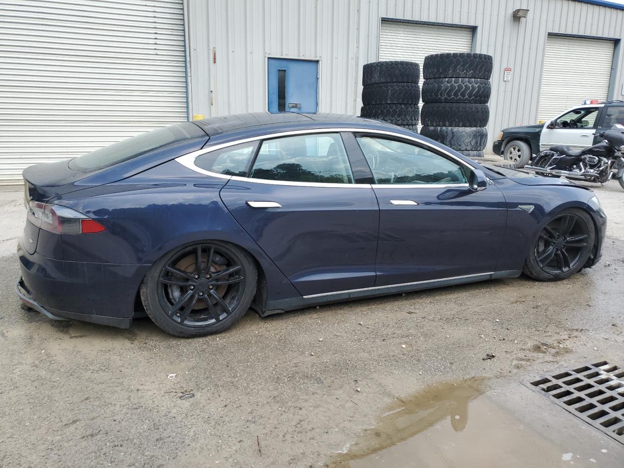 2014 Tesla Model S vin: 5YJSA1H14EFP52611