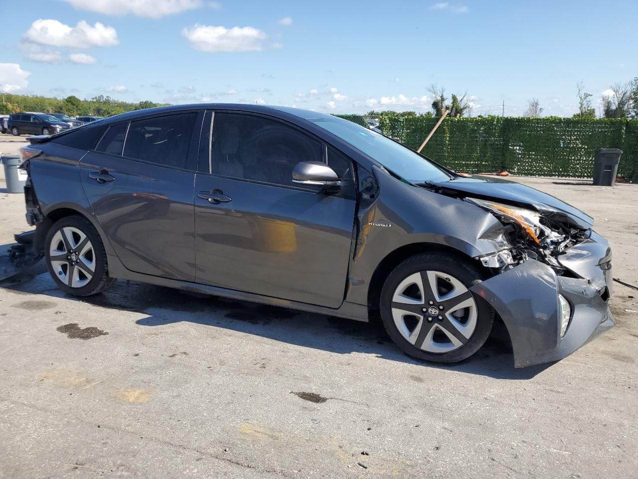 2018 Toyota Prius vin: JTDKARFU1J3548299