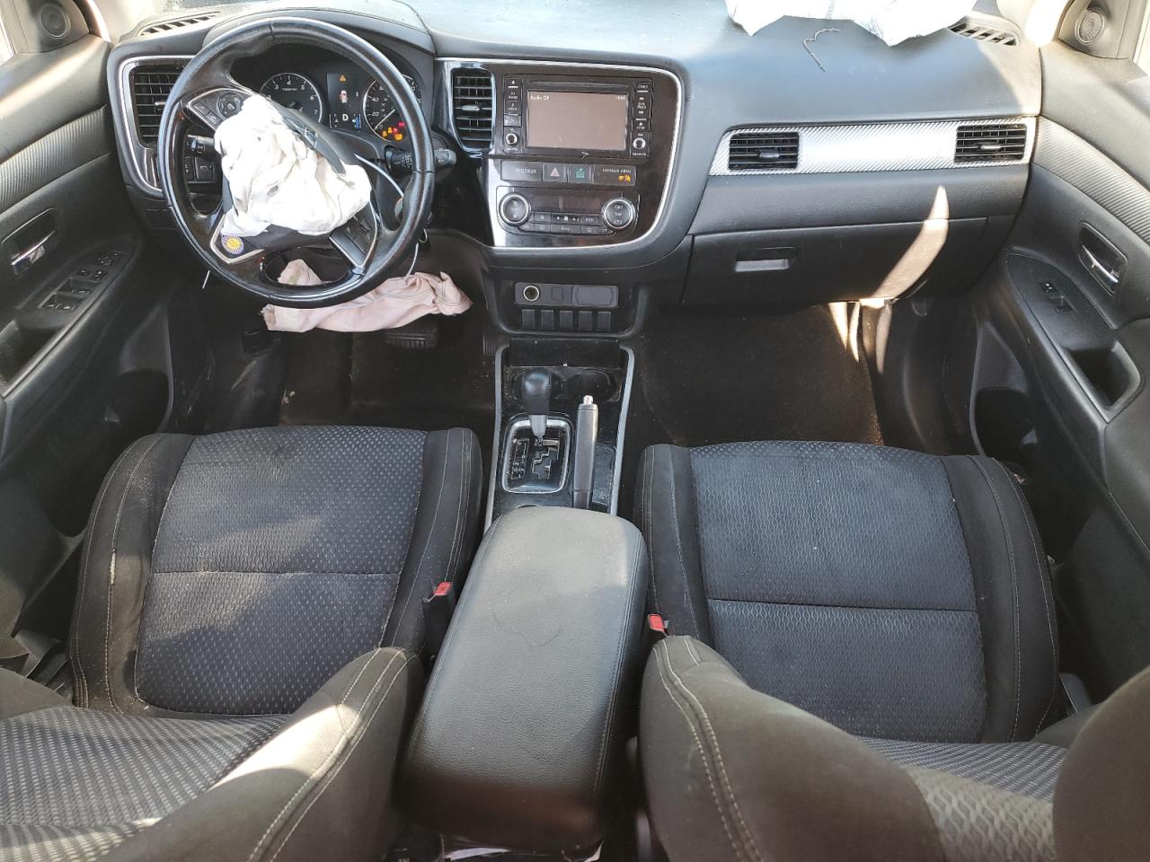 JA4AD2A30HZ014978 2017 Mitsubishi Outlander Es