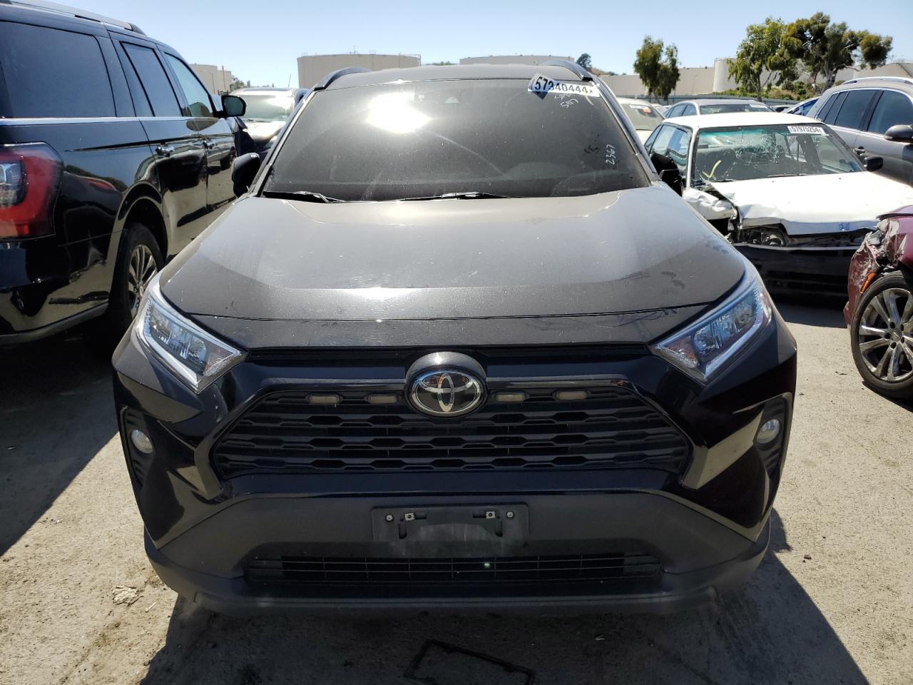 2T3P1RFV9MC142367 2021 Toyota Rav4 Xle