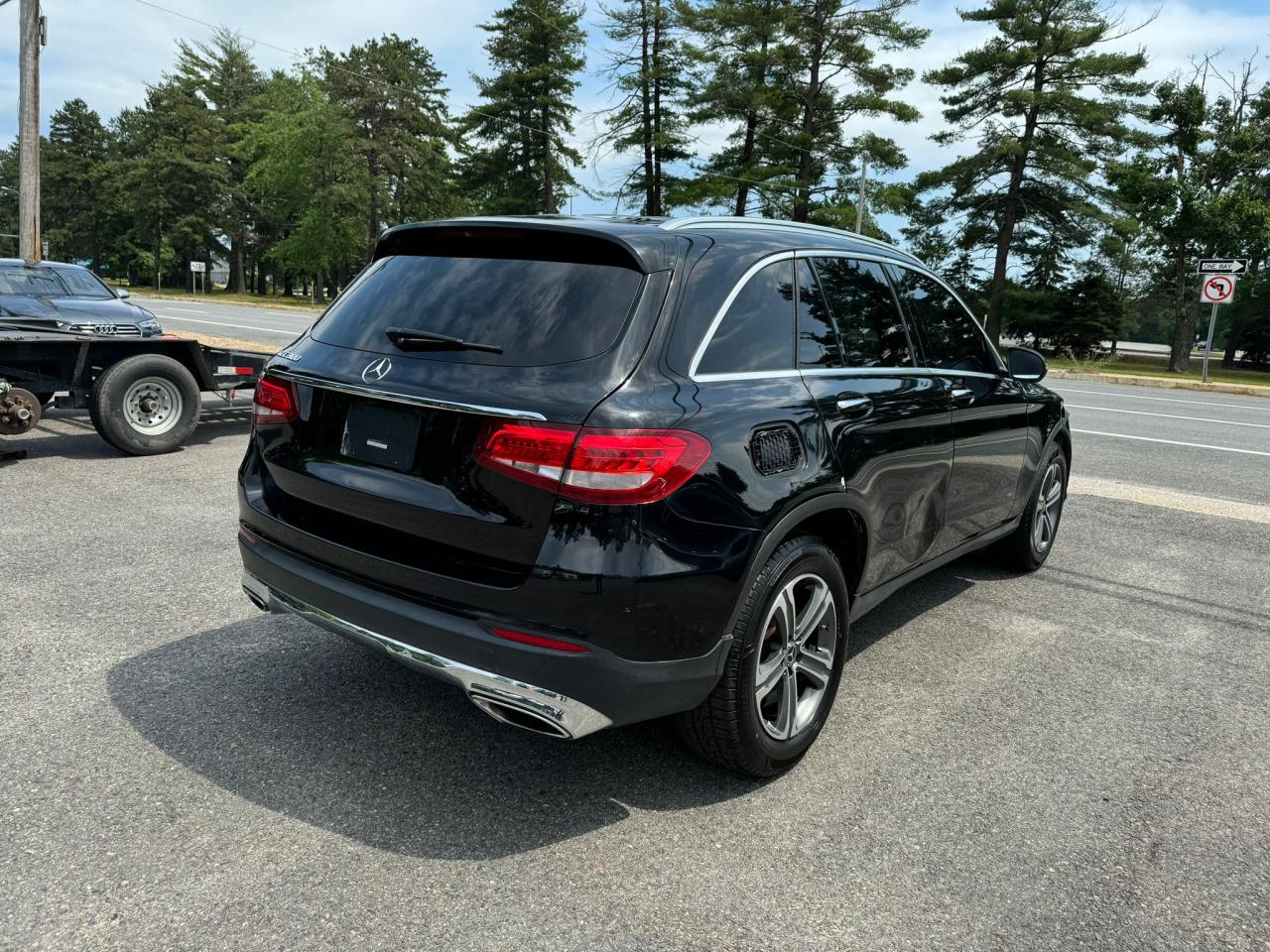 2019 Mercedes-Benz Glc 300 vin: WDC0G4JB4KV172258