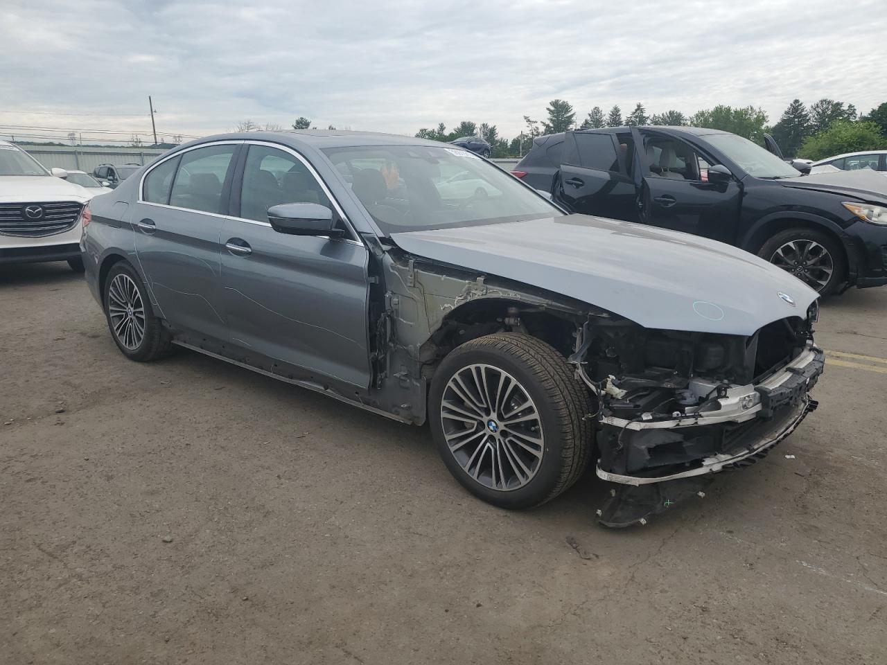 WBAJA7C57JG907495 2018 BMW 530 Xi