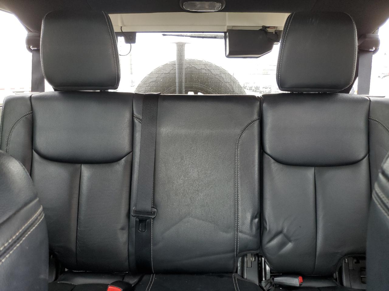 1C4BJWEG2GL304132 2016 Jeep Wrangler Unlimited Sahara