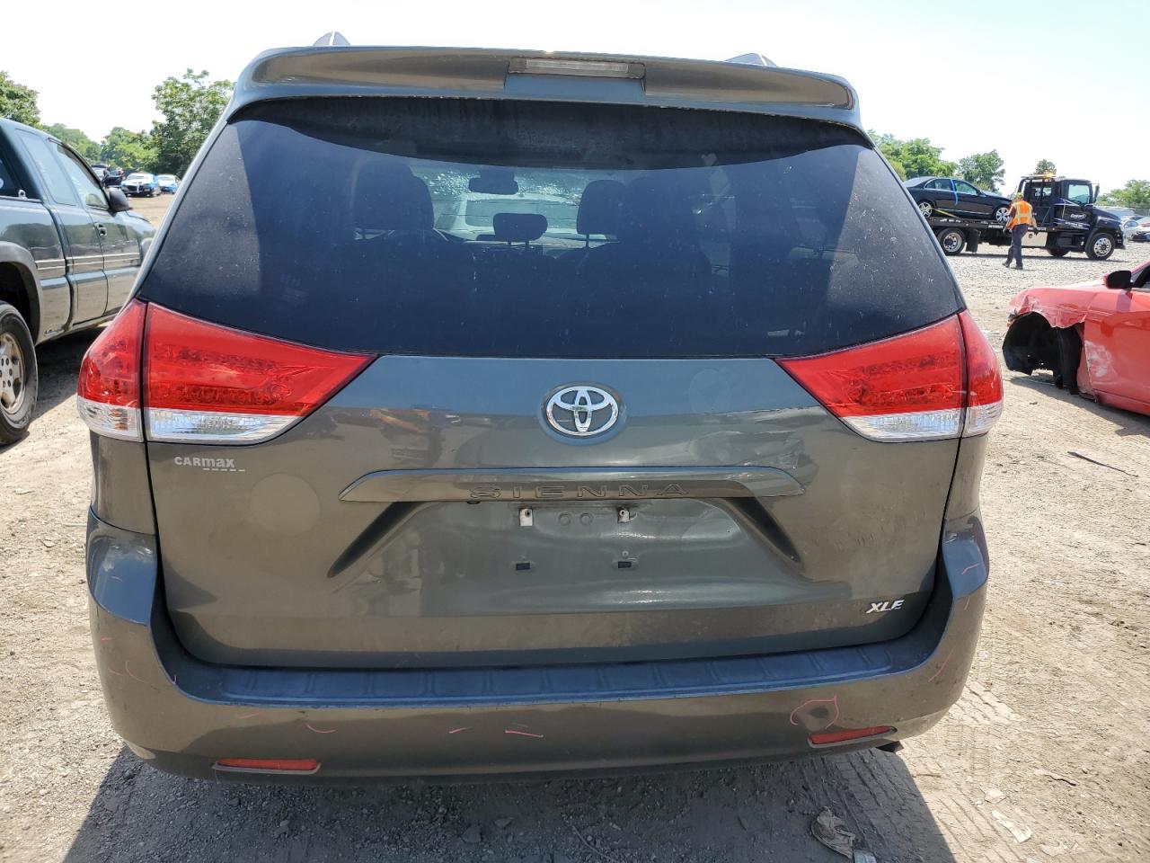 5TDYK3DC2CS219613 2012 Toyota Sienna Xle