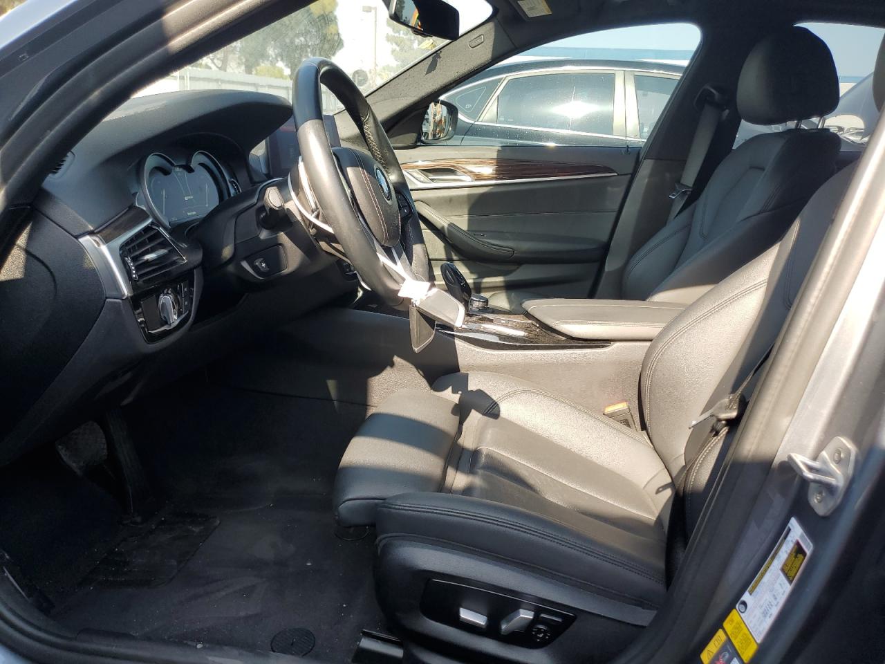 WBAJA9C56KB389194 2019 BMW 530E