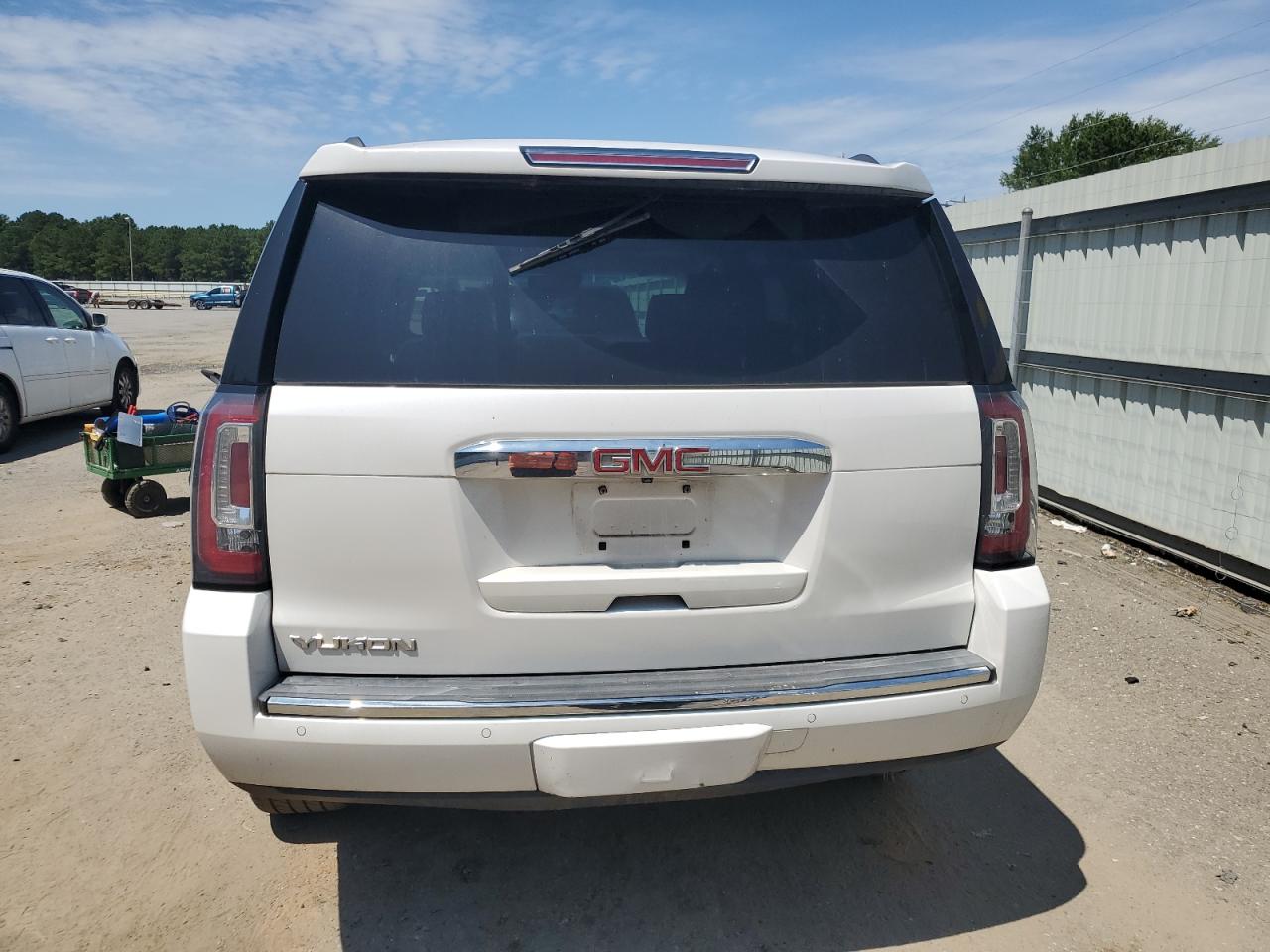 1GKS2CKJ9JR235072 2018 GMC Yukon Denali