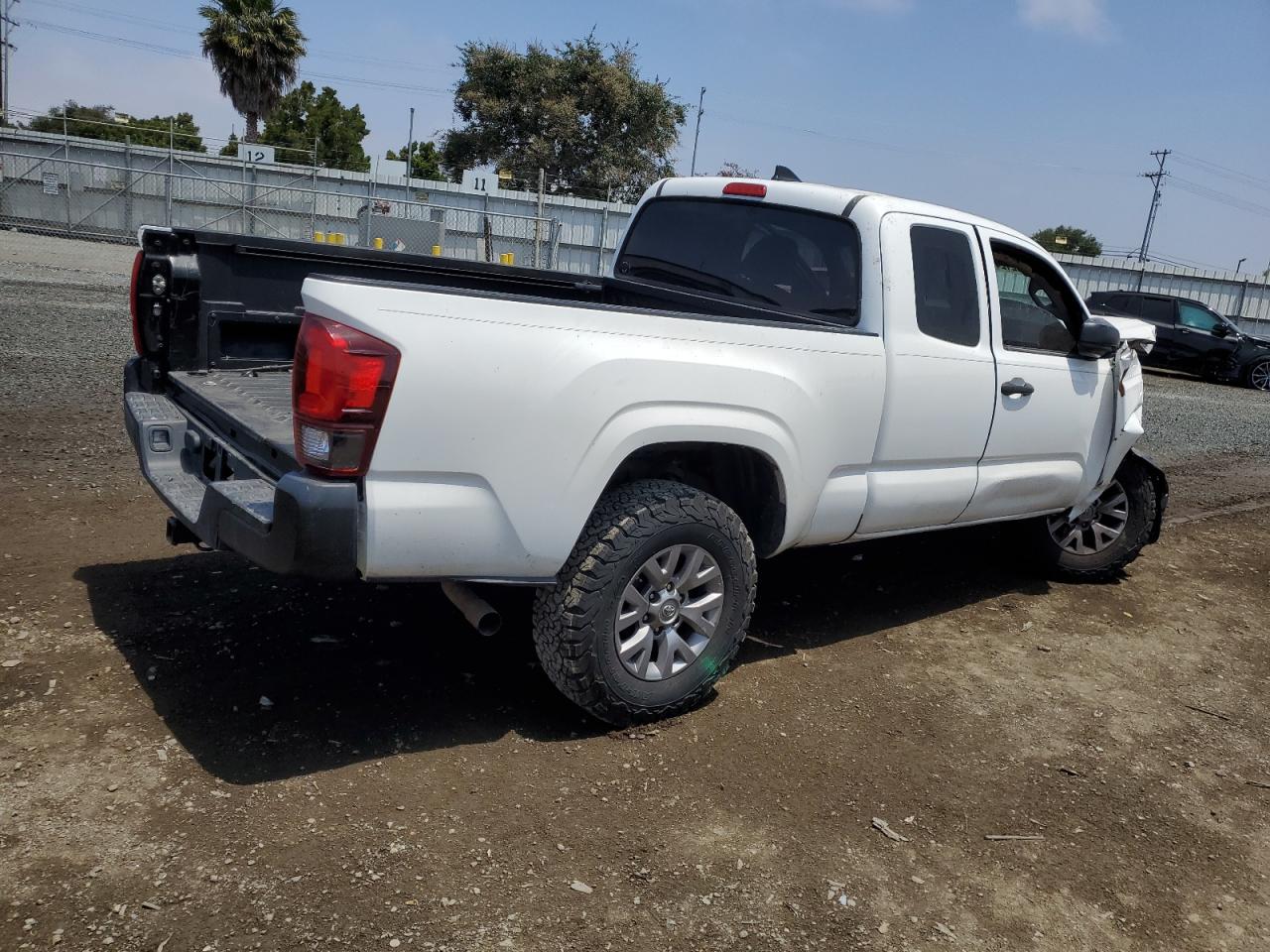 5TFRX5GN9JX115366 2018 Toyota Tacoma Access Cab