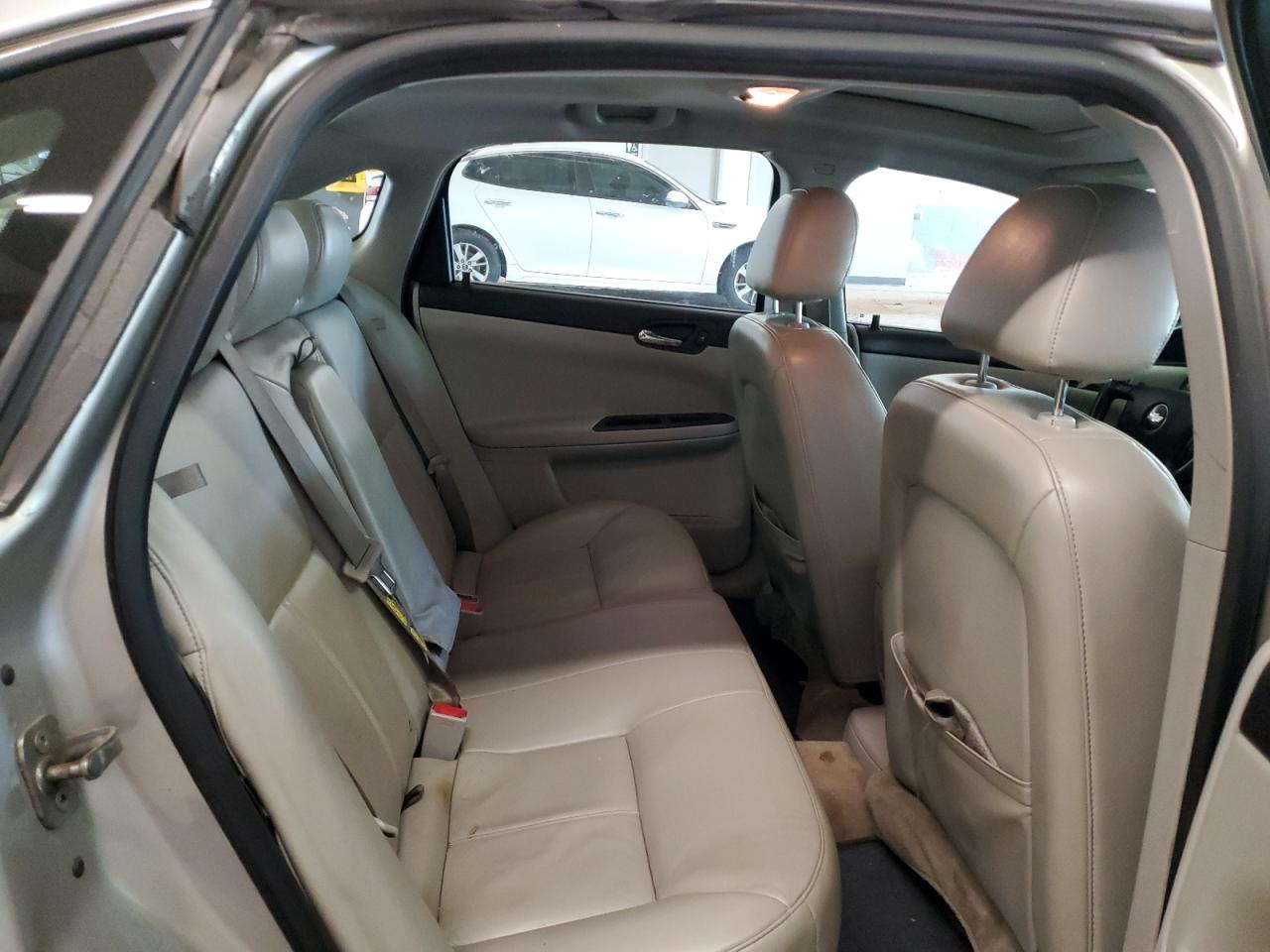 2G1WU583281340334 2008 Chevrolet Impala Ltz