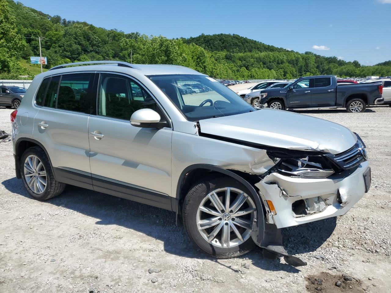 2014 Volkswagen Tiguan S vin: WVGBV3AX7EW542283