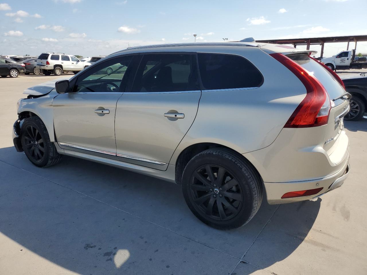 2017 Volvo Xc60 T5 Dynamic vin: YV440MDR8H2061448