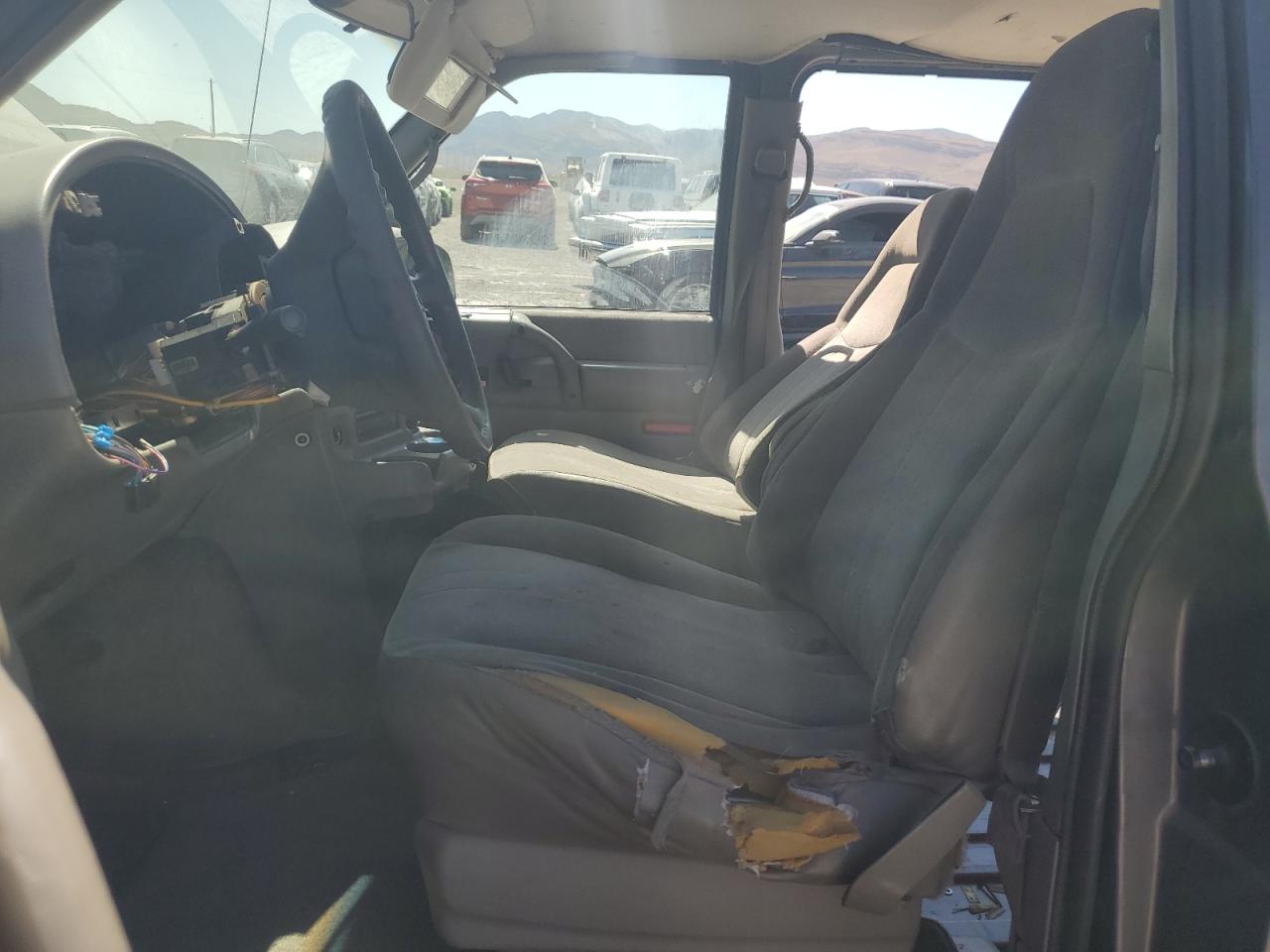 1GNDM19X82B108411 2002 Chevrolet Astro