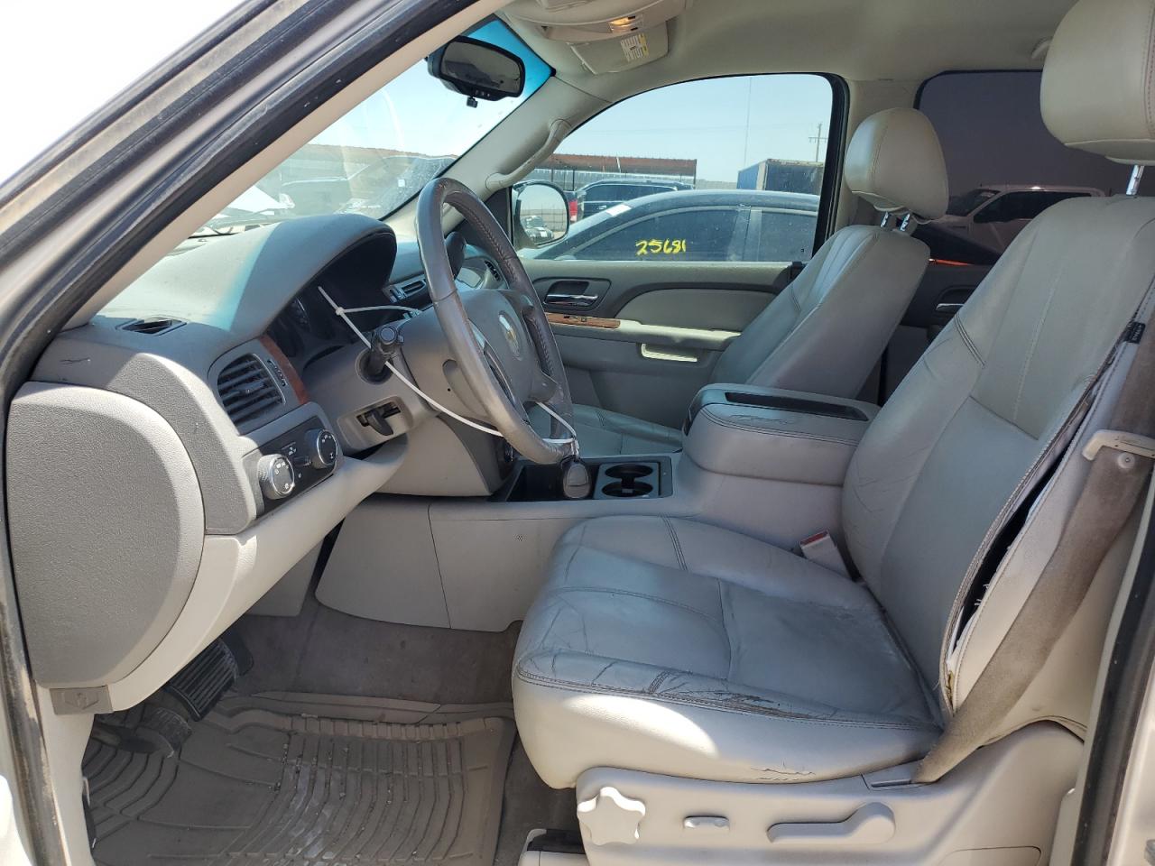 1GNSKBE08BR109710 2011 Chevrolet Tahoe K1500 Lt