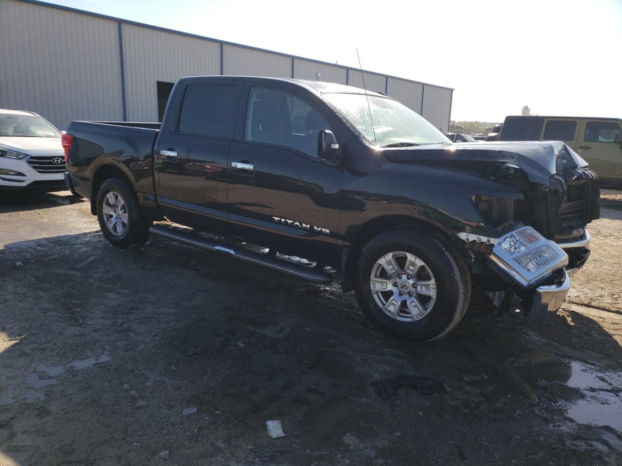 1N6AA1E64JN528582 2018 Nissan Titan Sv