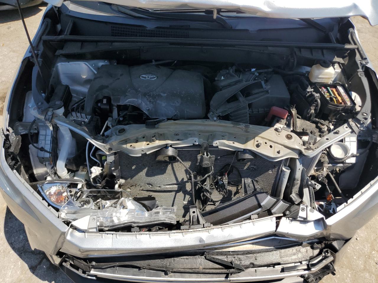 TOYOTA HIGHLANDER SE