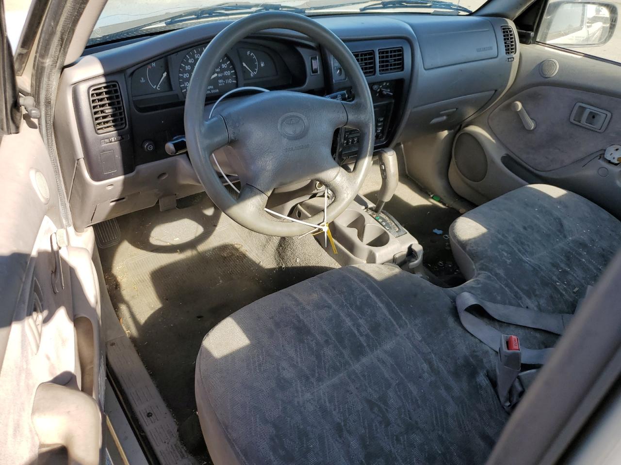 5TENL42N61Z879339 2001 Toyota Tacoma