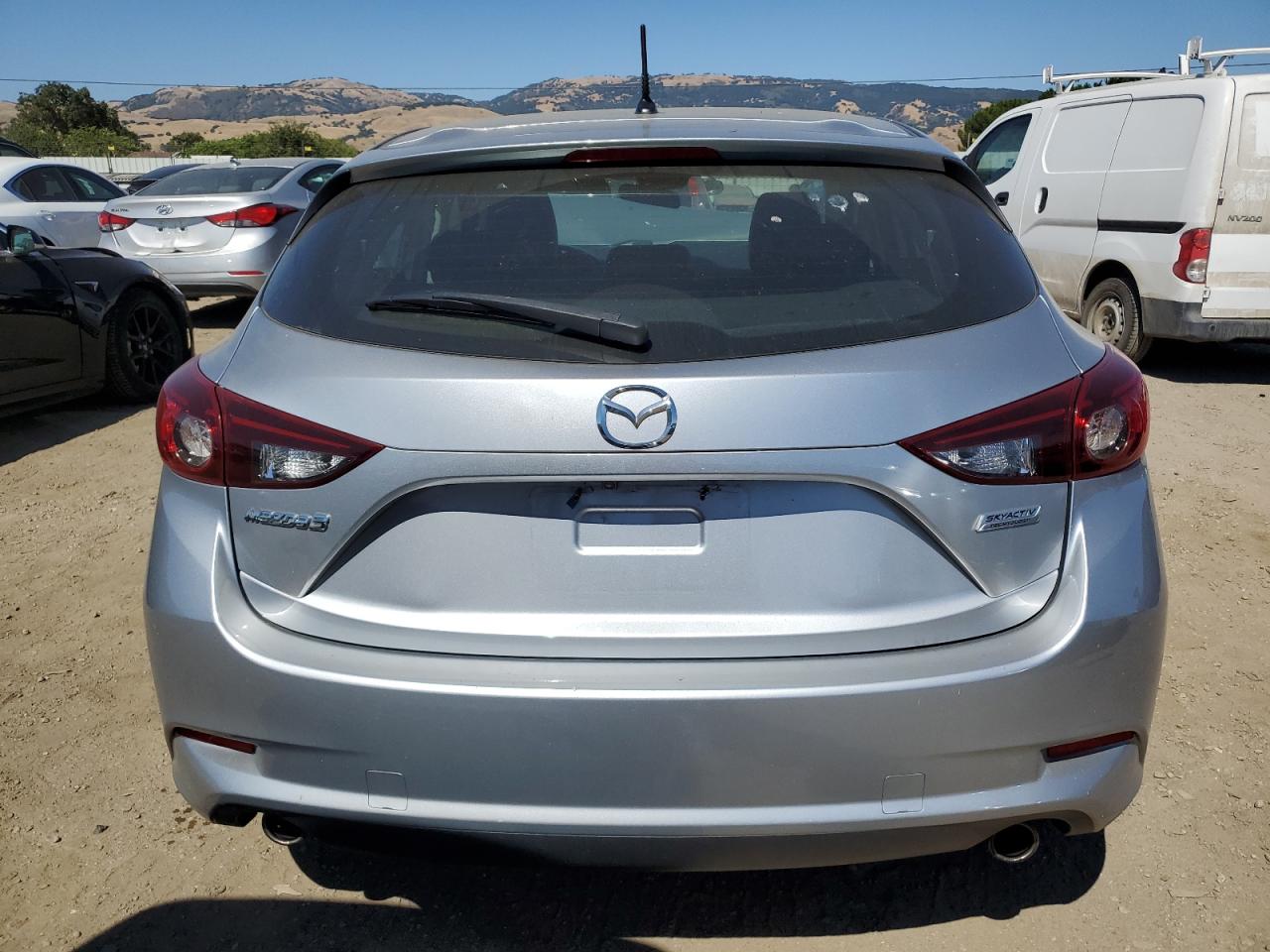 2017 Mazda 3 Touring vin: 3MZBN1L74HM137313