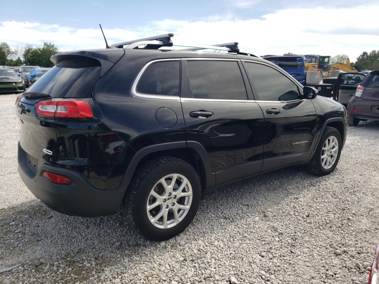 2018 Jeep Cherokee Latitude vin: 1C4PJMCB9JD545334