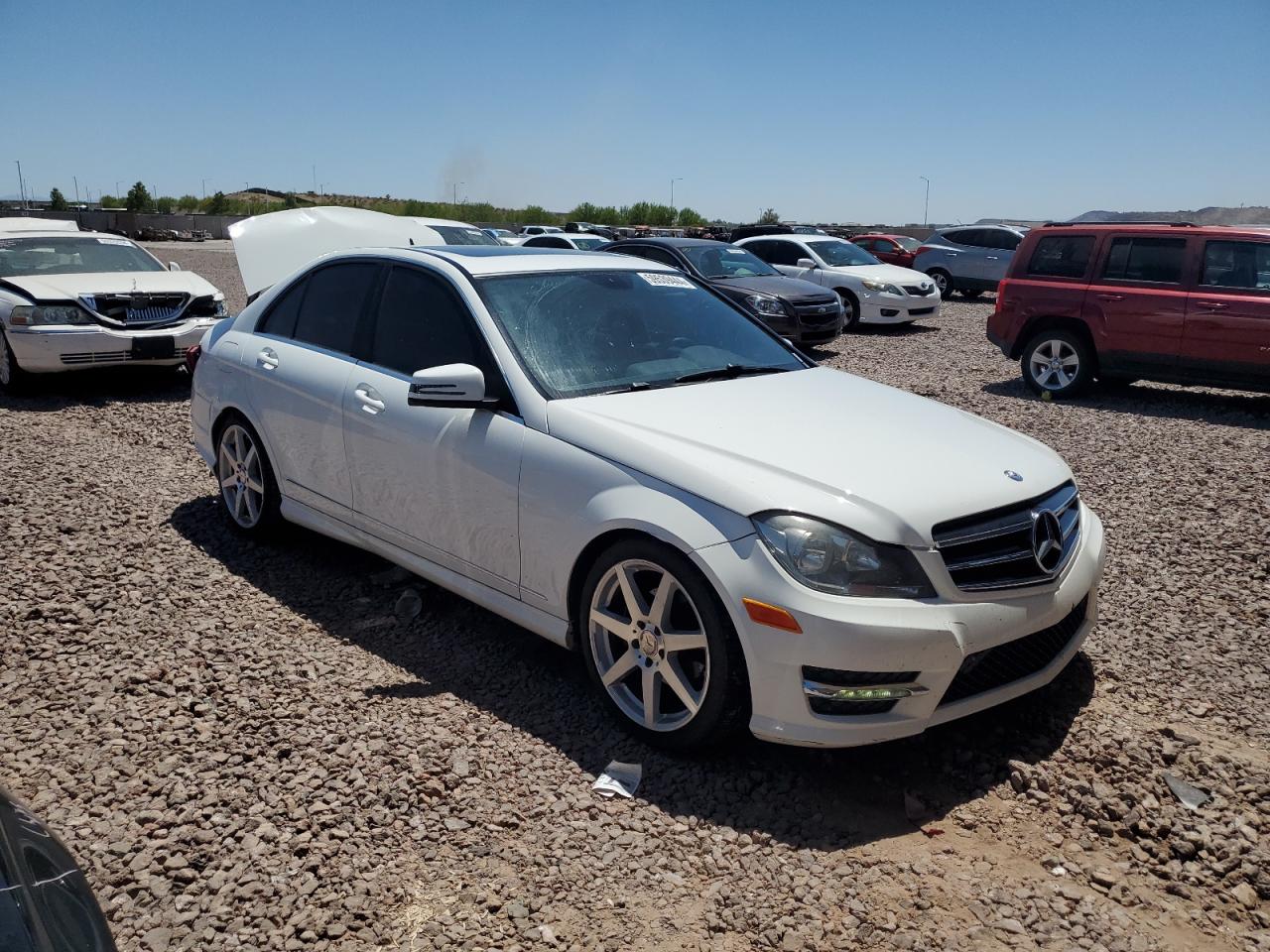 2014 Mercedes-Benz C 250 vin: WDDGF4HB7EA957677