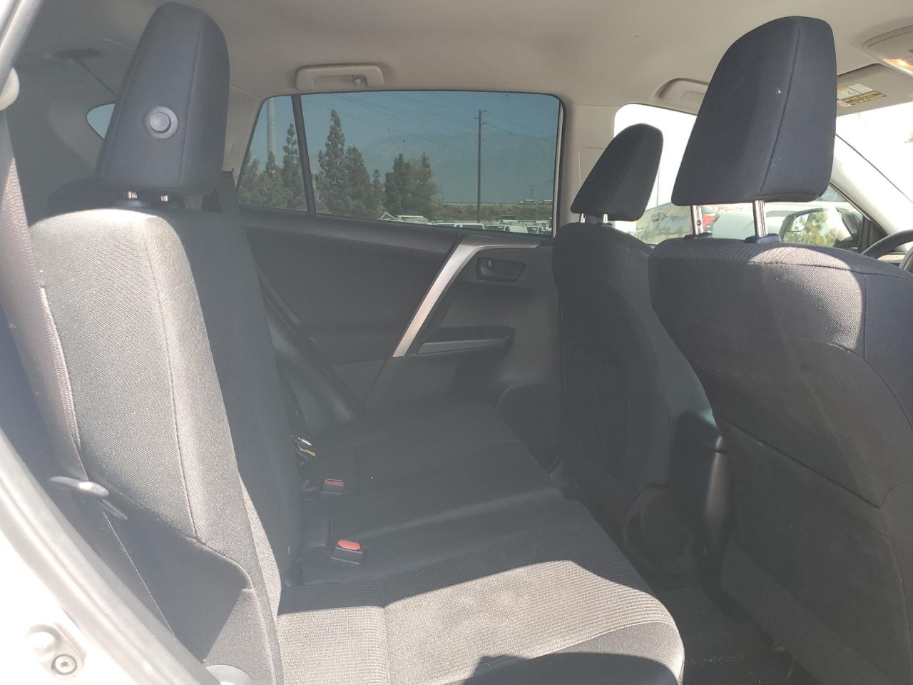 JTMZFREV1HJ114786 2017 Toyota Rav4 Le