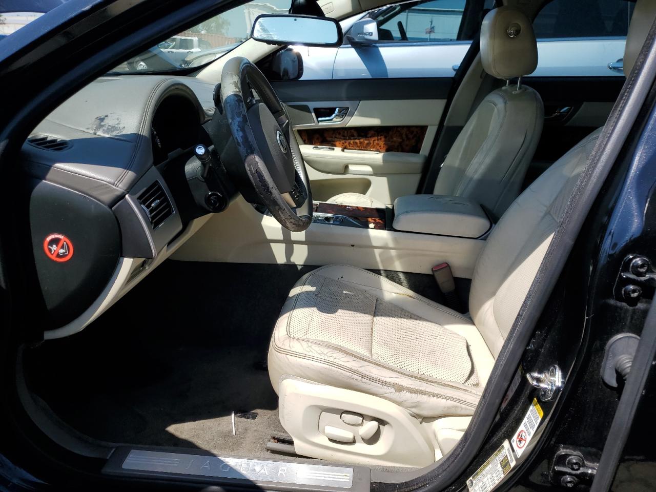 SAJWA0GB8BLR81793 2011 Jaguar Xf Premium